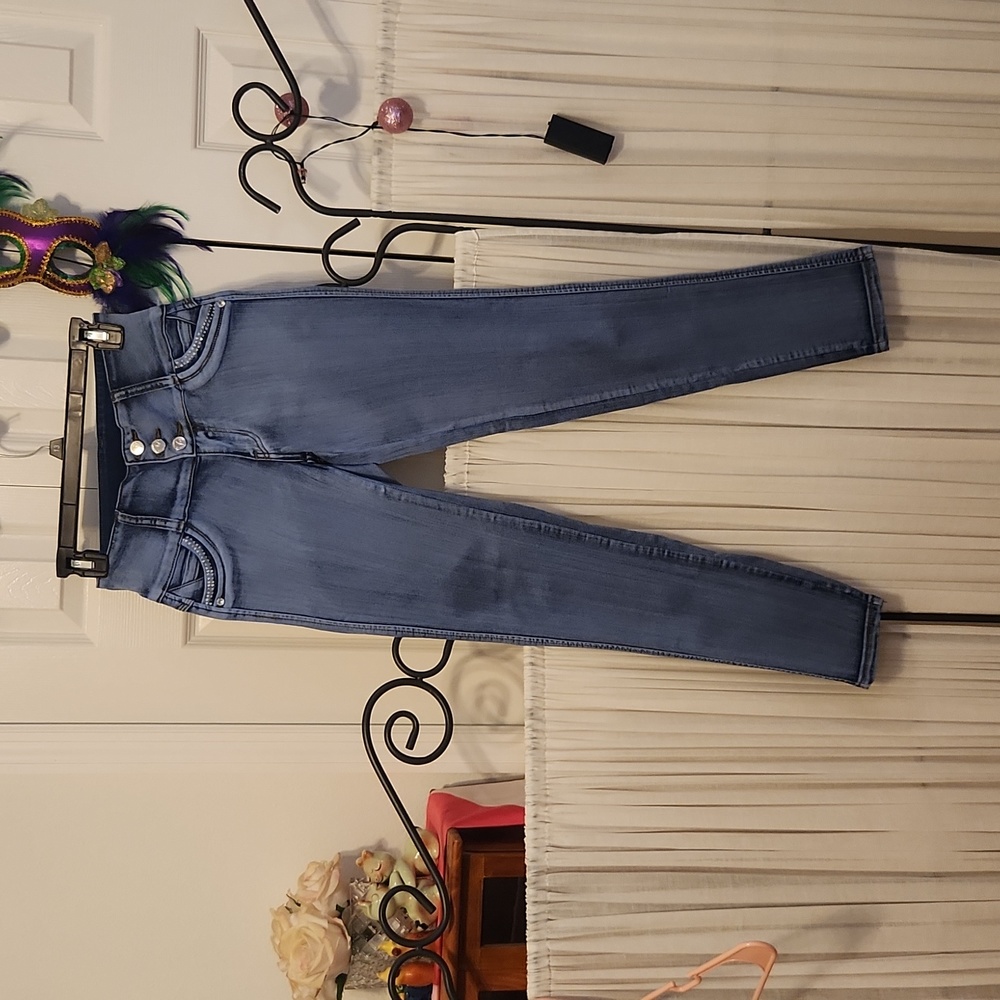 Cute Colombian booty jeans